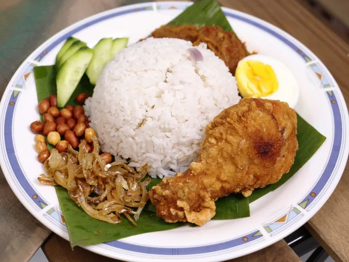 Nasi lemak with fried chicken